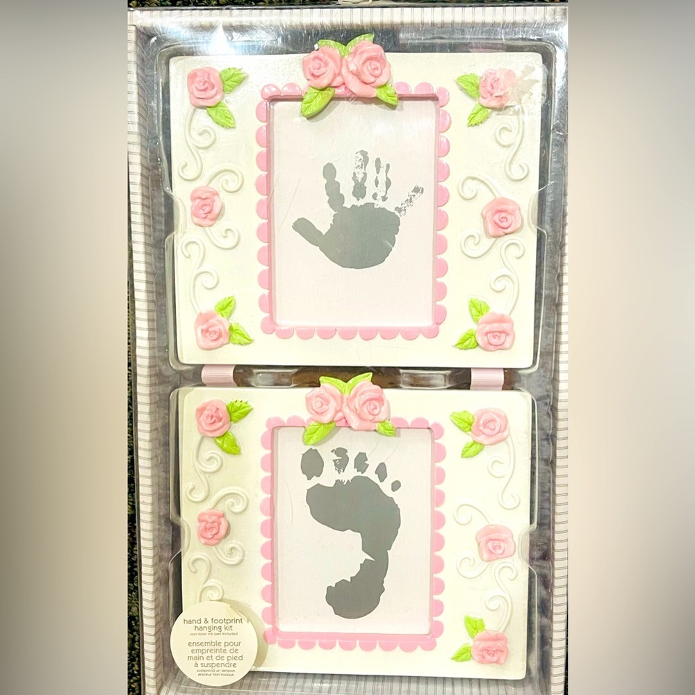 ✨2/$10✨Baby Handprint & Footprint framed Hanging Kit